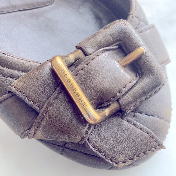 BURBERRY- leather flats with golden accent - Picture 6 of 8